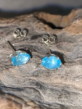 Vintage 80s Sterling Silver Swiss Blue Topaz Oval Stud Earrings